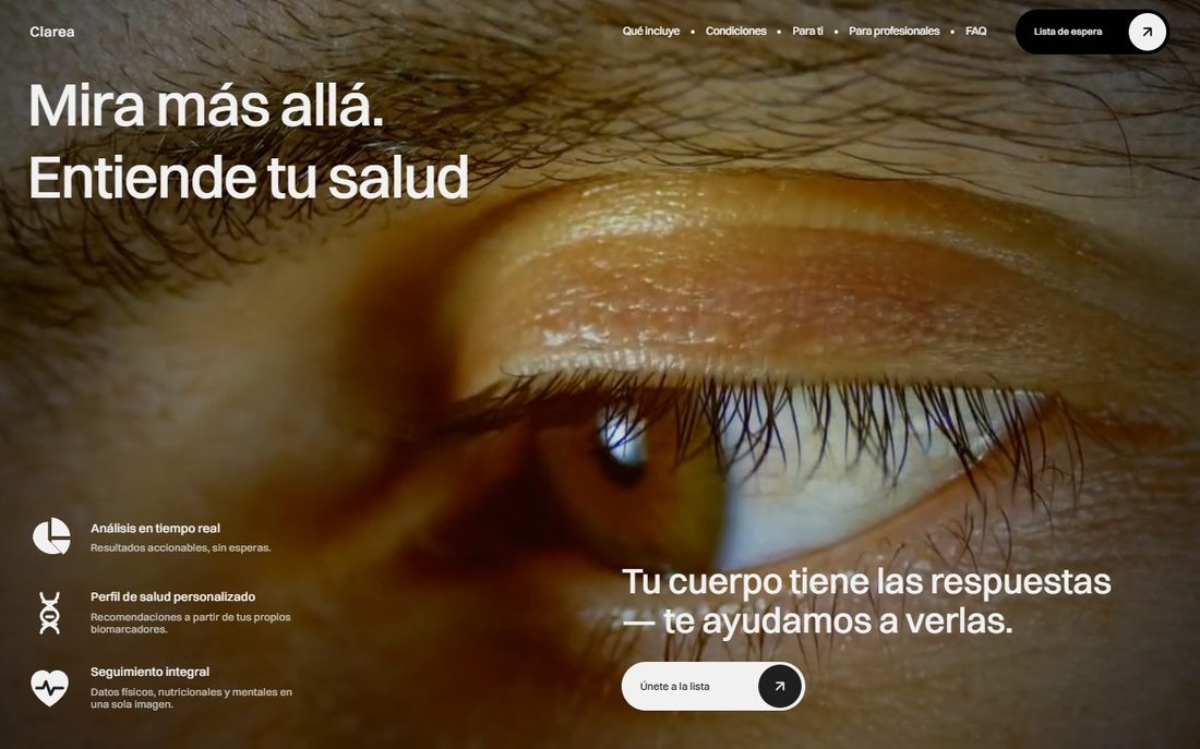 Página de inicio de Clarea: titular sobre una niebla generada con un shader propio.